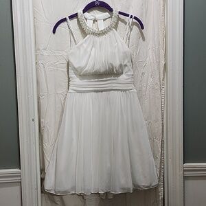 SPEECHLESS White Formal Dress Size 7
